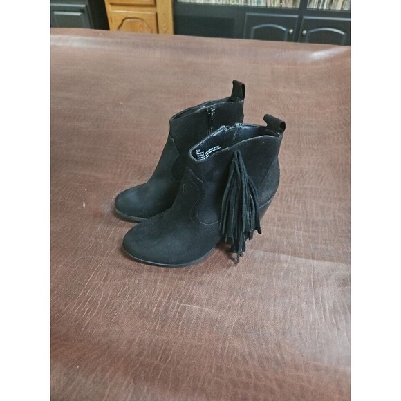 5 1/2 Steve Madden Girl All Black Suede Leather Fringed Ankle Booties 3" Heels - Picture 2 of 7